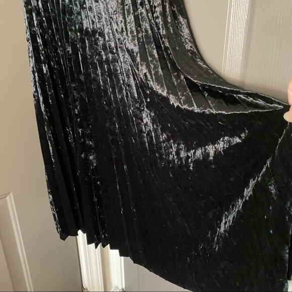 ModCloth New Splendorous Spree Black Crushed Velvet Dress Size Small Velveteen - Picture 4 of 13